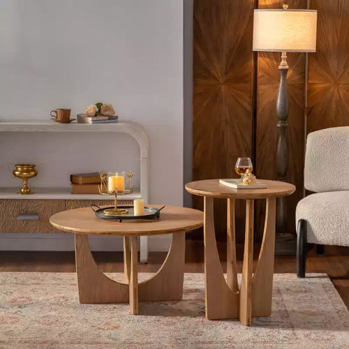 Table basse ronde en bois de 31,1 po, fini chêne naturel, avec base découpée, idéale pour les salons de style ferme