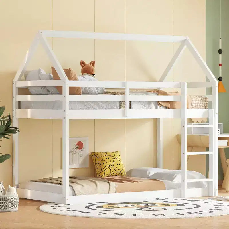 Lit superposé cabane en bois de caoutchouc, taille jumelle sur jumelle, avec échelle et barrières de sécurité, pour enfants