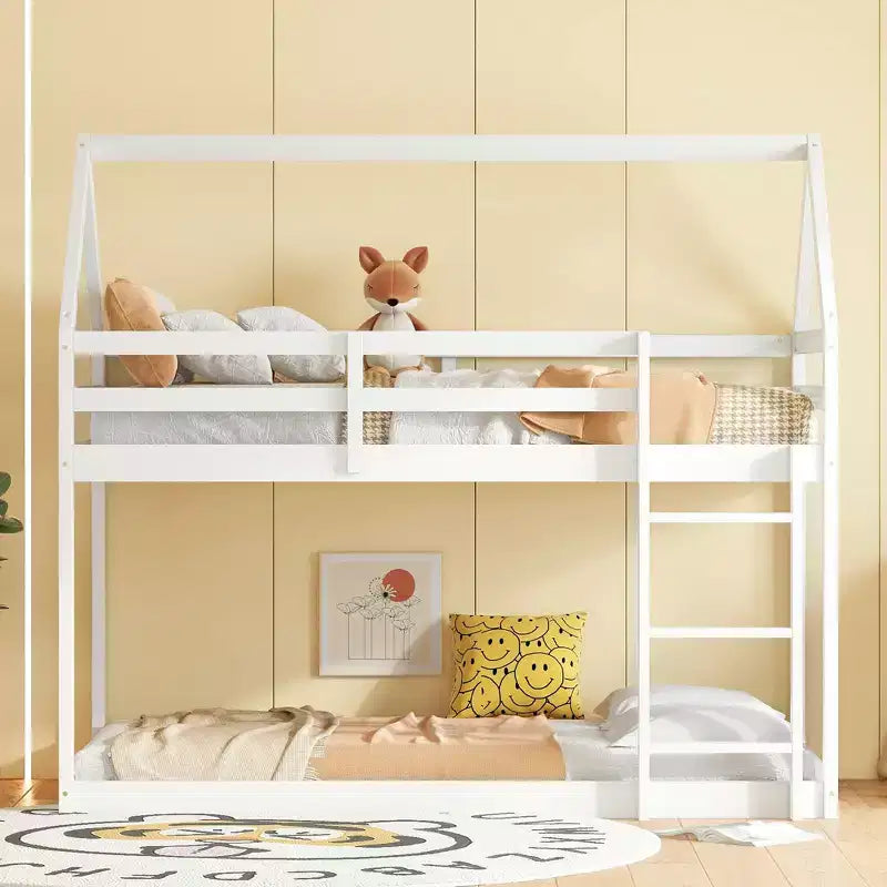 Lit superposé cabane en bois de caoutchouc, taille jumelle sur jumelle, avec échelle et barrières de sécurité, pour enfants
