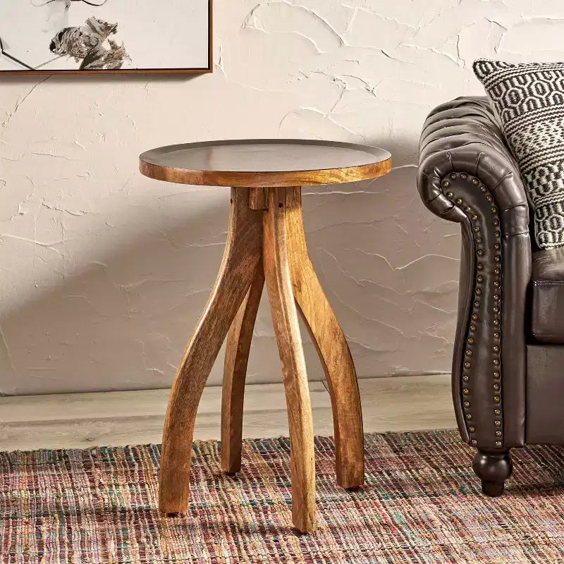 Table d'appoint élégante de style bohème en bois de manguier, table de bout pour salon avec plateau incurvé à rebord aux tons terreux