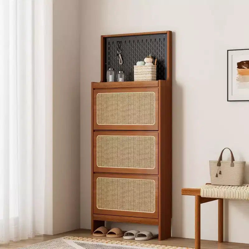 Meuble à chaussures en rotin et noyer avec 3 tiroirs basculants et panneau perforé, 65 po de hauteur, rangement étroit pour entrée avec dispositif anti-basculement