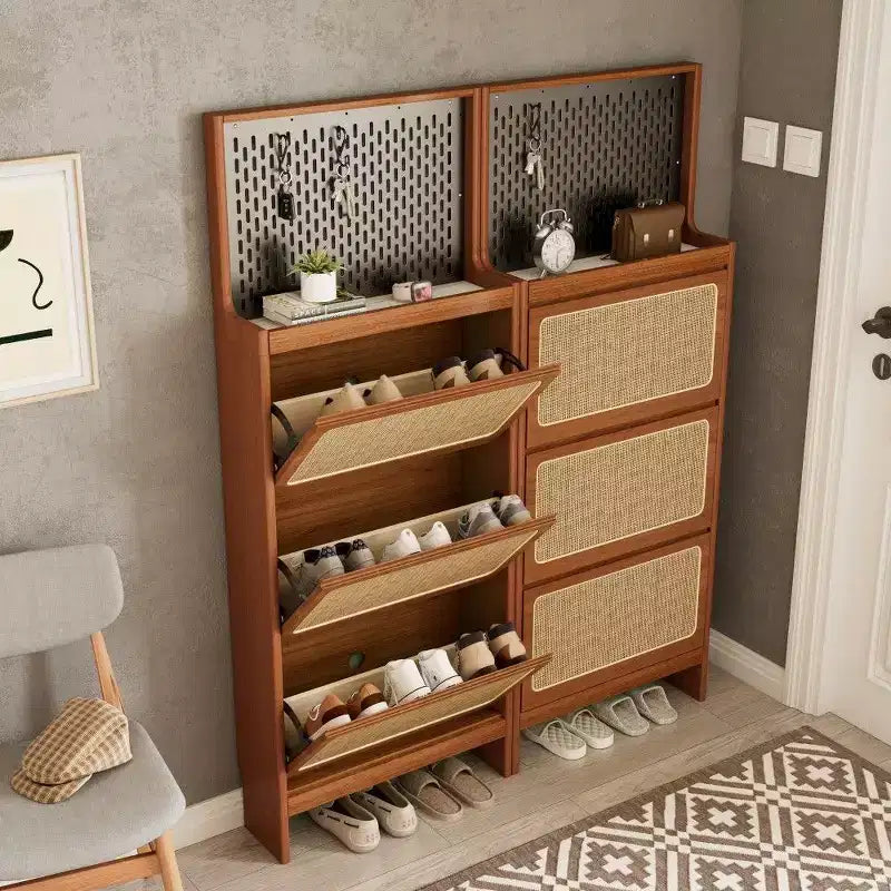 Meuble à chaussures en rotin et noyer avec 3 tiroirs basculants et panneau perforé, 65 po de hauteur, rangement étroit pour entrée avec dispositif anti-basculement