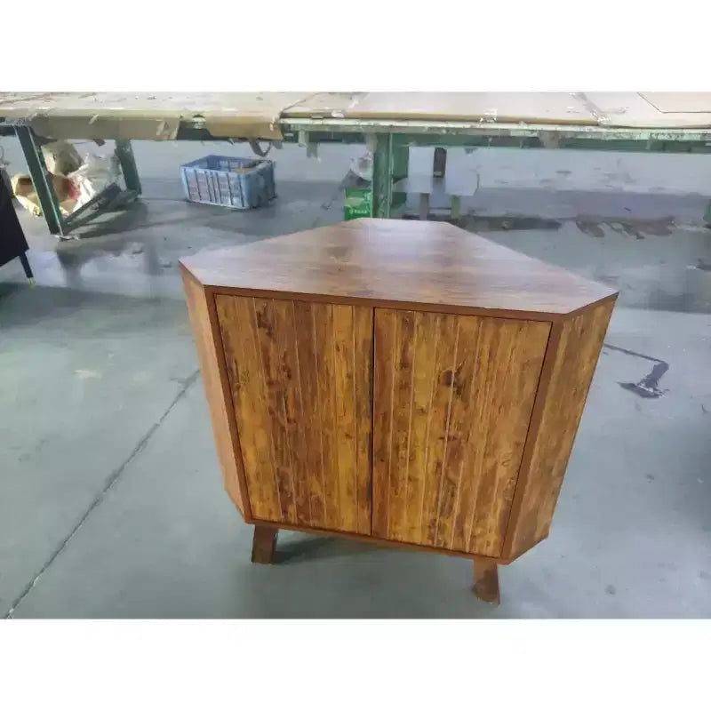 Meuble d'angle de ferme, table triangulaire à 3 niveaux avec étagère réglable et portes, pour salon